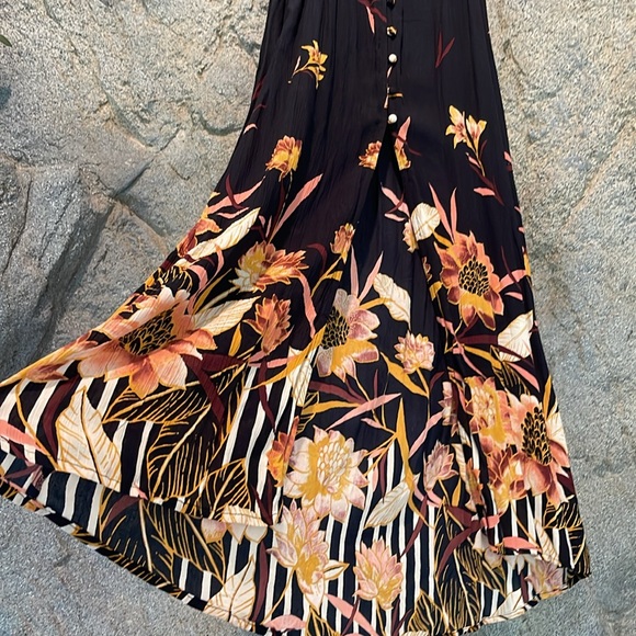 Billabong dress, XS. Black, floral details. Maxi dress. Excellent condition. - Picture 3 of 4